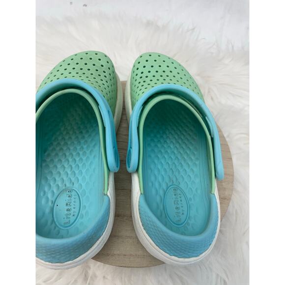 Girl's Crocs Perforated Aqua Blue Platform Toddler Size 11 GUC - Picture 6 of 9